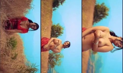 Indian Sexy Saree Model Showing Boobs